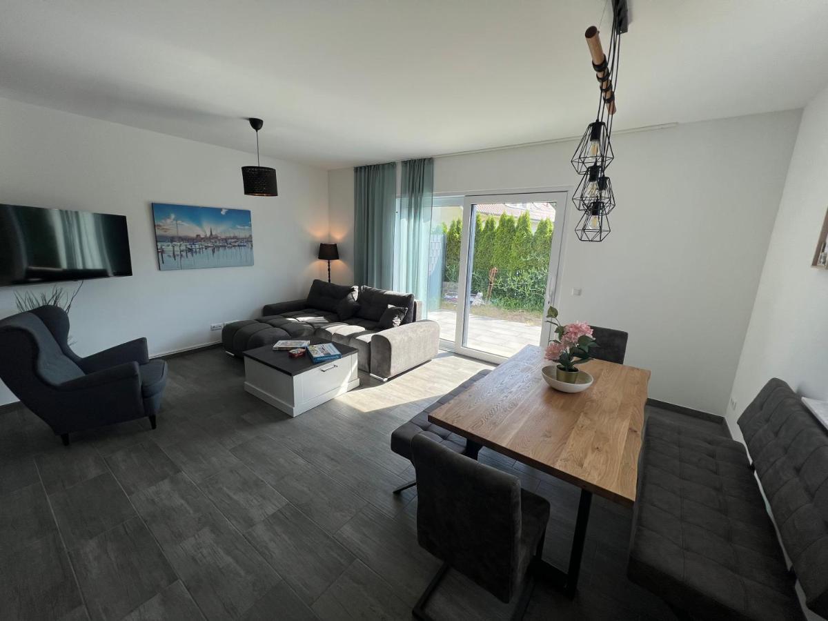 Doppelhaushaelfte Mit Terrasse Villa Elmenhorst/Lichtenhagen Ngoại thất bức ảnh