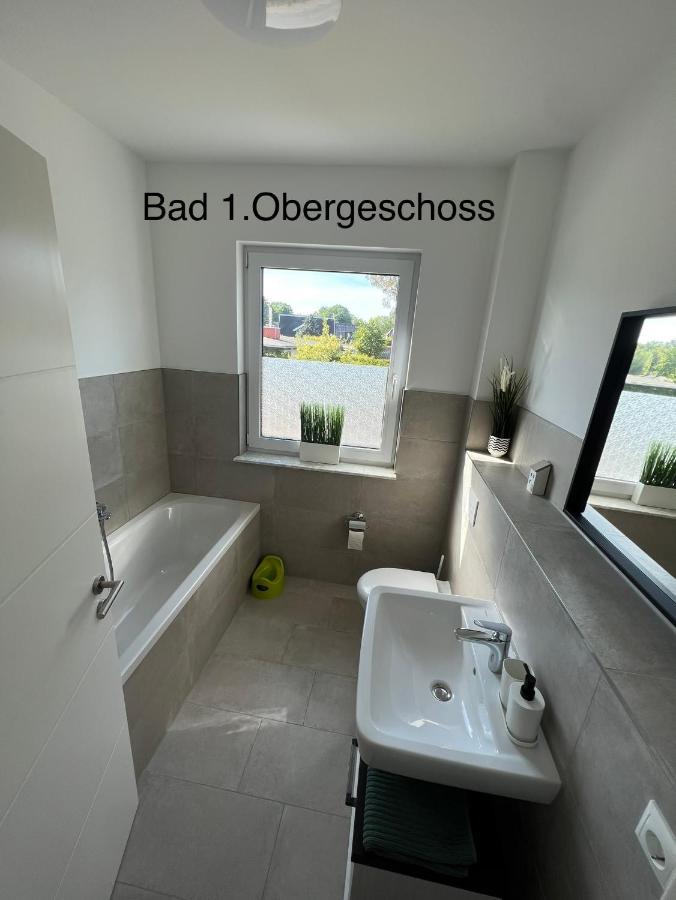 Doppelhaushaelfte Mit Terrasse Villa Elmenhorst/Lichtenhagen Ngoại thất bức ảnh